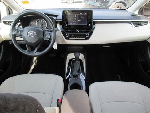 Used 2022 Toyota Corolla LE image 11