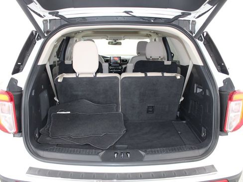 Used 2021 Ford Explorer Limited w/ Equipment Group 301A RWD image 14