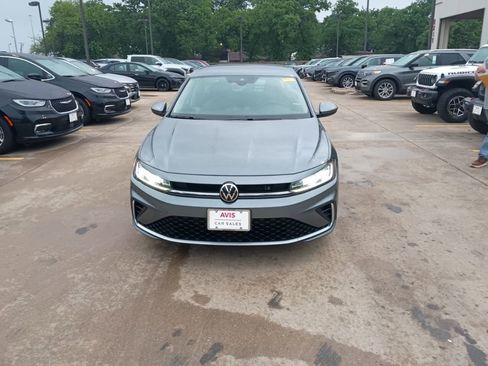 Used 2025 Volkswagen Jetta SE image 5