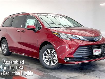 New 2025 Toyota Sienna XLE