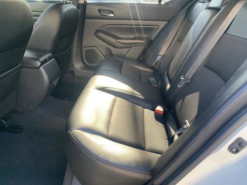 Used 2021 Nissan Altima 2.5 SR w/ SR Premium Package image 28