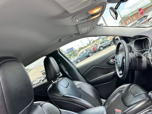 Used 2019 Jeep Cherokee Latitude Plus FWD image 25