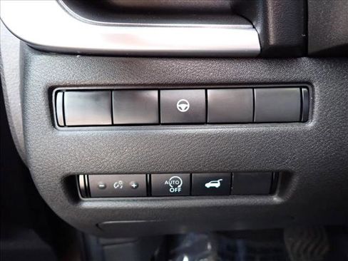 Used 2024 Nissan Rogue SV image 15