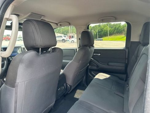 Used 2023 Nissan Frontier SV w/ SV Convenience Package RWD image 18