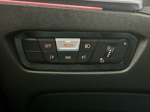 Used 2019 BMW 330i Sedan w/ Premium Package image 16