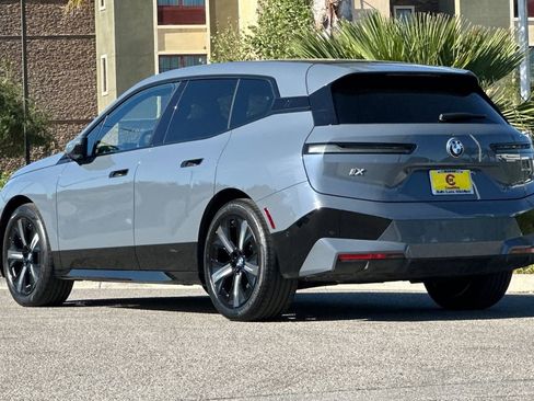 Used 2023 BMW iX xDrive50 w/ Premium Package image 5