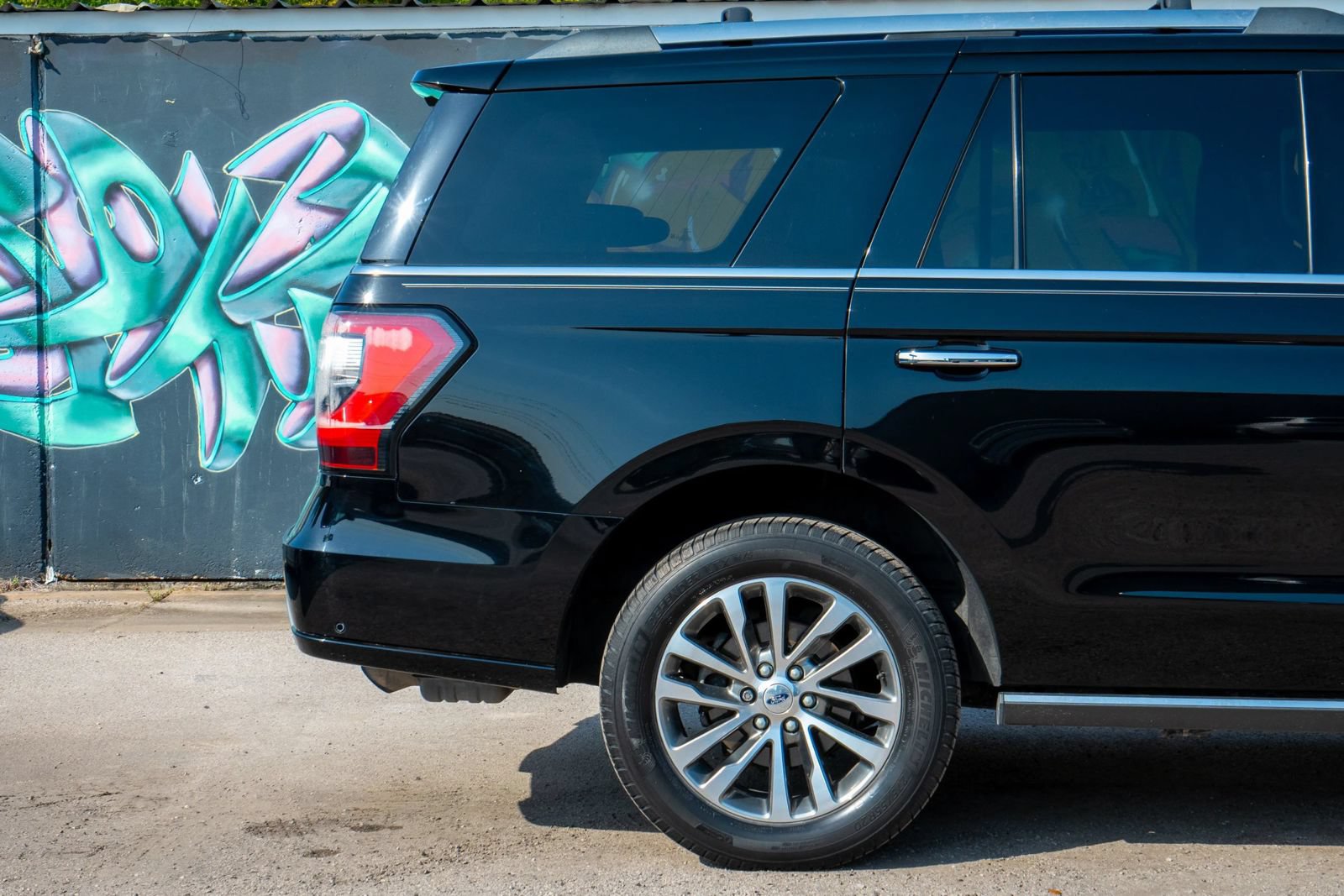 Used 2018 Ford Expedition Limited w/ Equipment Group 301A RWD image 11