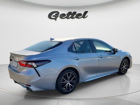 Used 2024 Toyota Camry SE image 3