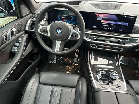 Used 2025 BMW X7 xDrive40i w/ Executive Package image 16