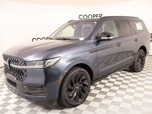 New 2025 Lincoln Navigator Reserve w/ Jet Appearance Package AWD/4WD image 10