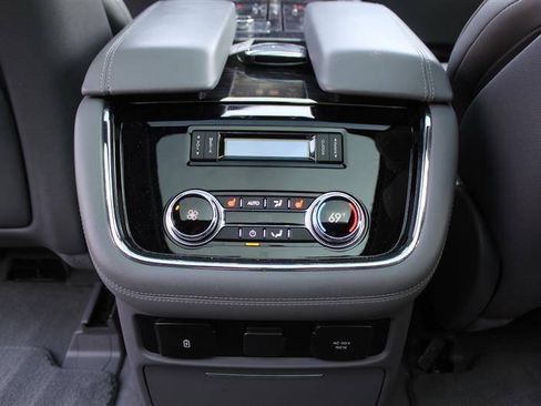 Used 2018 Lincoln Navigator Reserve w/ Technology Package AWD/4WD image 28