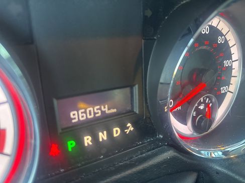 Used 2019 Dodge Grand Caravan SE w/ UConnect Hands-Free Group image 10