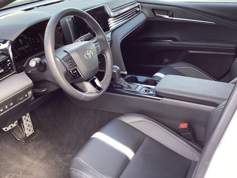 Used 2025 Toyota Camry SE image 10