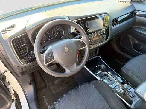 Used 2019 Mitsubishi Outlander SE AWD/4WD image 9