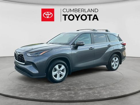 Used 2023 Toyota Highlander L FWD image 1