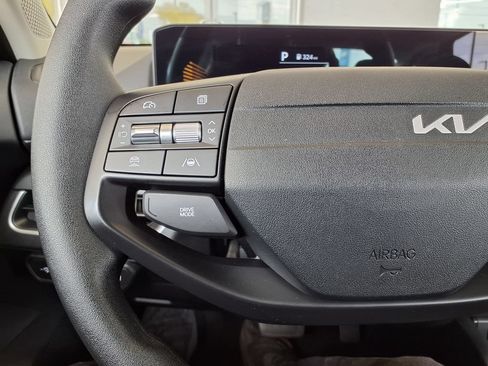 Used 2025 Kia K4 FWD image 26