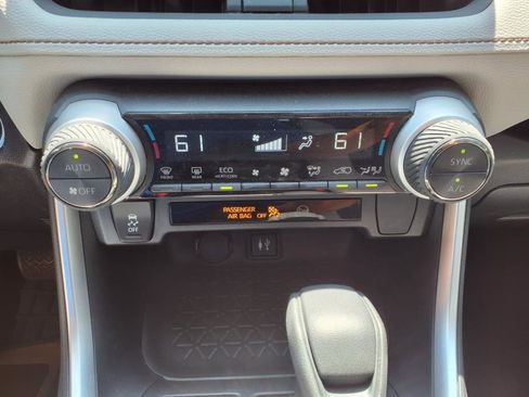 Used 2019 Toyota RAV4 XLE image 8