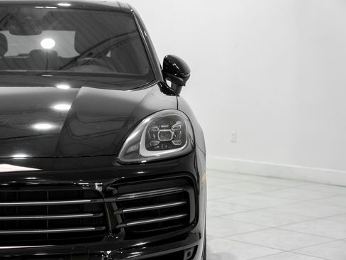 Used 2022 Porsche Cayenne image 42