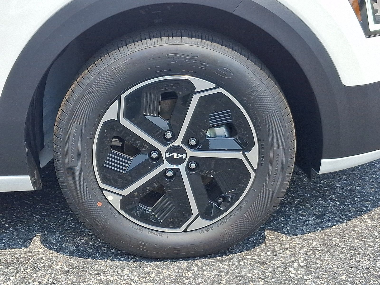 New 2026 Kia Niro LX FWD image 9