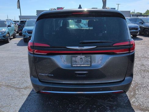 Used 2021 Chrysler Pacifica Touring-L w/ Premium & Safety Sphere Group FWD image 6