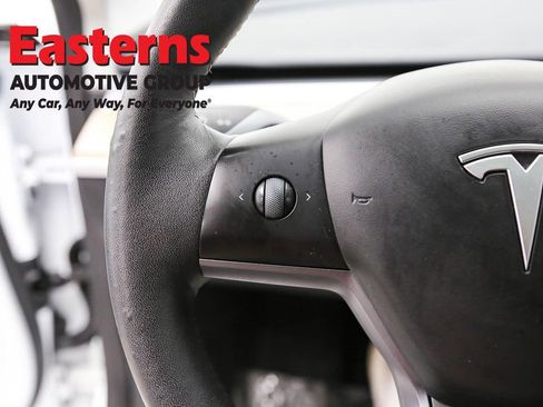 Used 2023 Tesla Model 3 Standard Range image 15