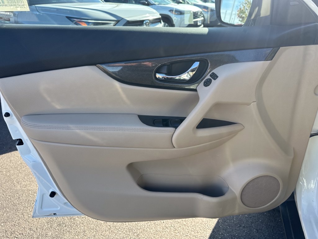 Used 2016 Nissan Rogue SL w/ SL Premium Package AWD/4WD image 11