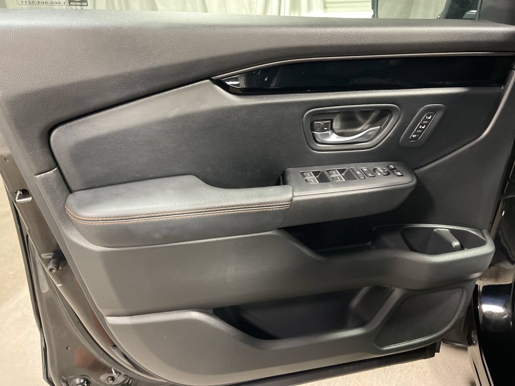 Used 2025 Honda Pilot TrailSport image 23