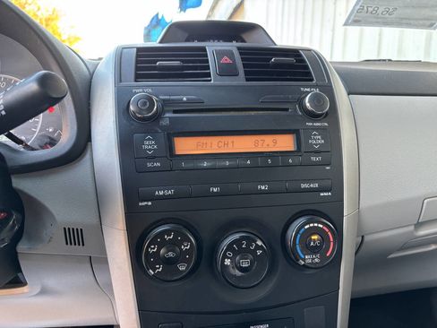 Used 2012 Toyota Corolla L image 25