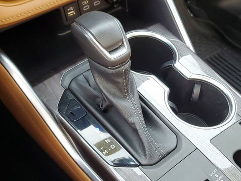 Used 2023 Toyota Highlander Platinum image 32