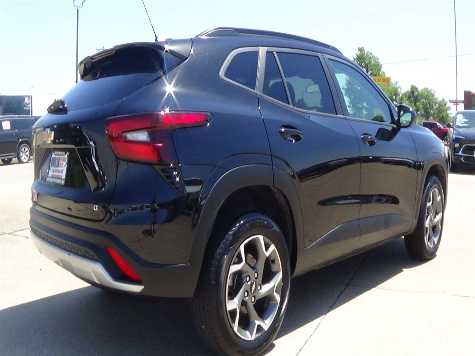 Used 2025 Chevrolet Trax LT w/ LT Convenience Package FWD image 6