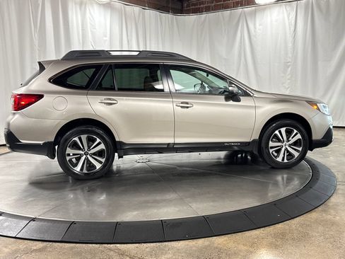 Used 2019 Subaru Outback 2.5i Limited AWD/4WD image 6