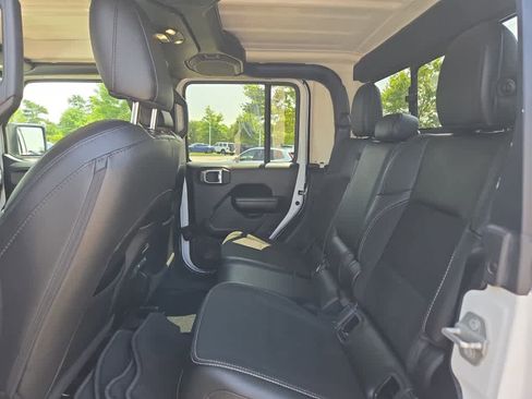 Used 2021 Jeep Gladiator Sport image 39