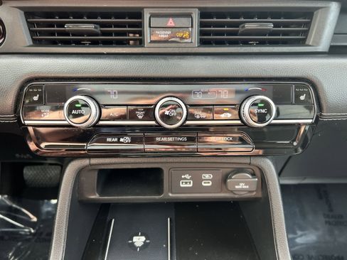 Used 2023 Honda Pilot Touring image 21