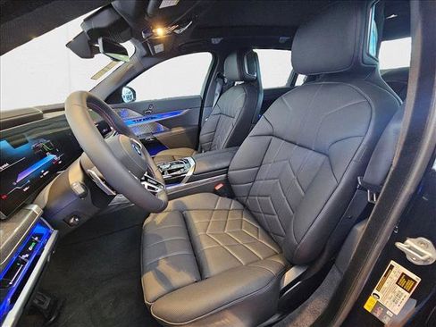 Used 2025 BMW i7 M70 AWD/4WD image 9