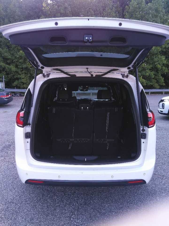 Used 2025 Chrysler Pacifica Limited FWD image 5
