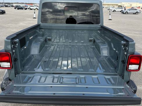 New 2026 Jeep Gladiator Sport image 25