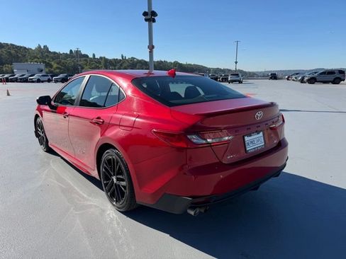 Used 2025 Toyota Camry SE FWD image 5