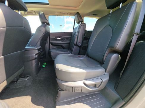 Used 2025 Toyota Grand Highlander FWD image 5
