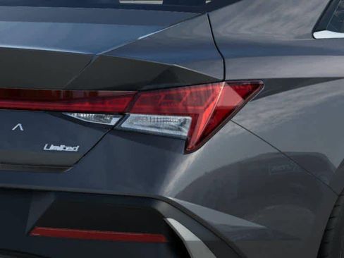 New 2025 Hyundai Elantra Limited image 10