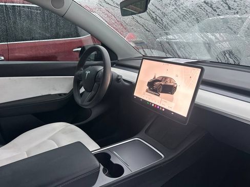 Used 2022 Tesla Model Y Performance AWD/4WD image 9