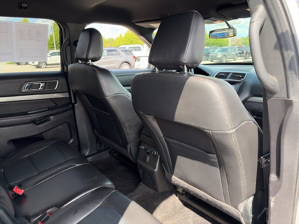 Used 2018 Ford Explorer XLT w/ Equipment Group 202A FWD image 28