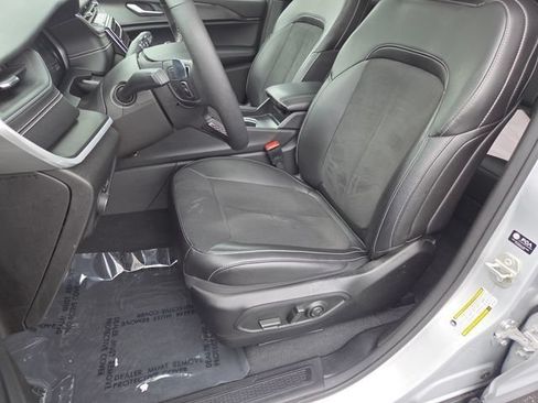 Used 2024 Jeep Grand Cherokee Altitude AWD/4WD image 6