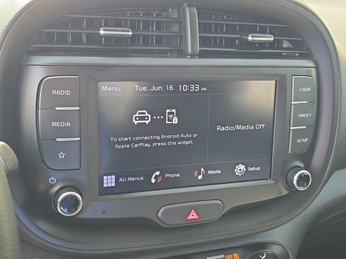 Certified 2023 Kia Soul LX w/ LX Technology Package FWD image 22