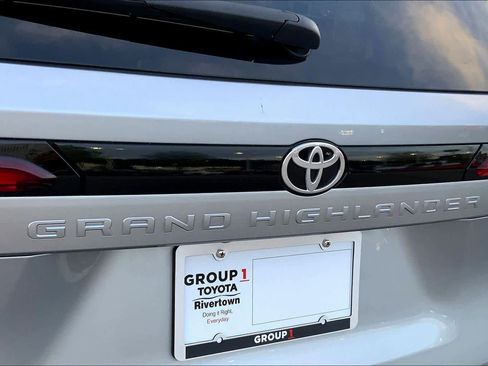 Used 2025 Toyota Grand Highlander FWD image 29