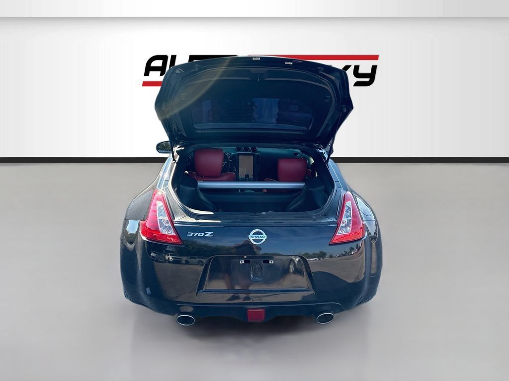 Used 2014 Nissan 370Z Coupe RWD image 24