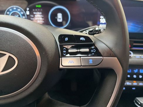 Used 2025 Hyundai Elantra SEL FWD image 18