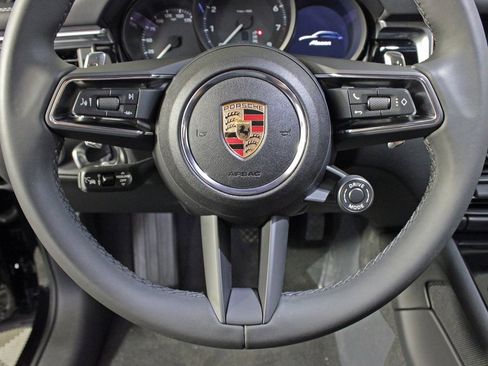 Used 2025 Porsche Macan image 22