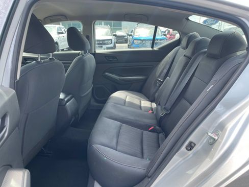 Used 2024 Nissan Altima 2.5 SV FWD image 14