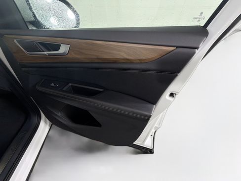 Used 2024 Volkswagen Atlas SE FWD image 35