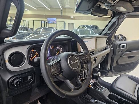 Used 2024 Jeep Wrangler Unlimited Sport AWD/4WD image 17